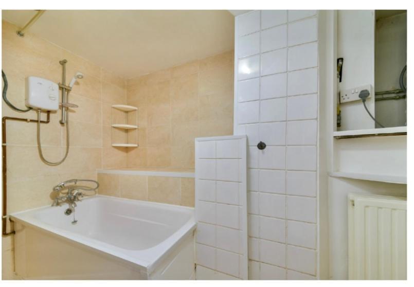 Studio Apartment - Entire Lower Ground Floor - Only 7 Mins Walk Kings Cross St Pancras Station لندن المظهر الخارجي الصورة