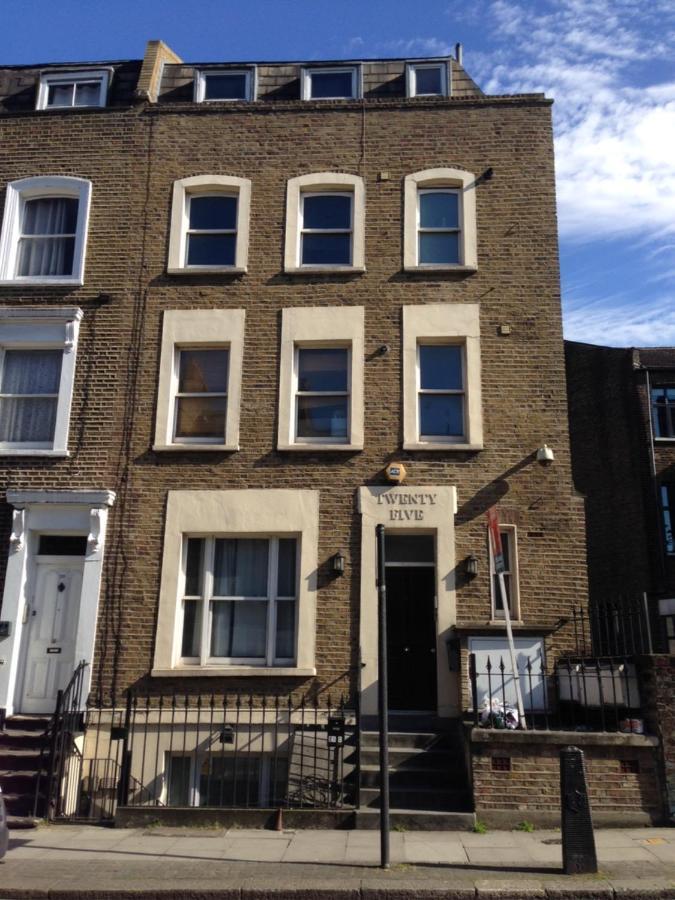 Studio Apartment - Entire Lower Ground Floor - Only 7 Mins Walk Kings Cross St Pancras Station لندن المظهر الخارجي الصورة