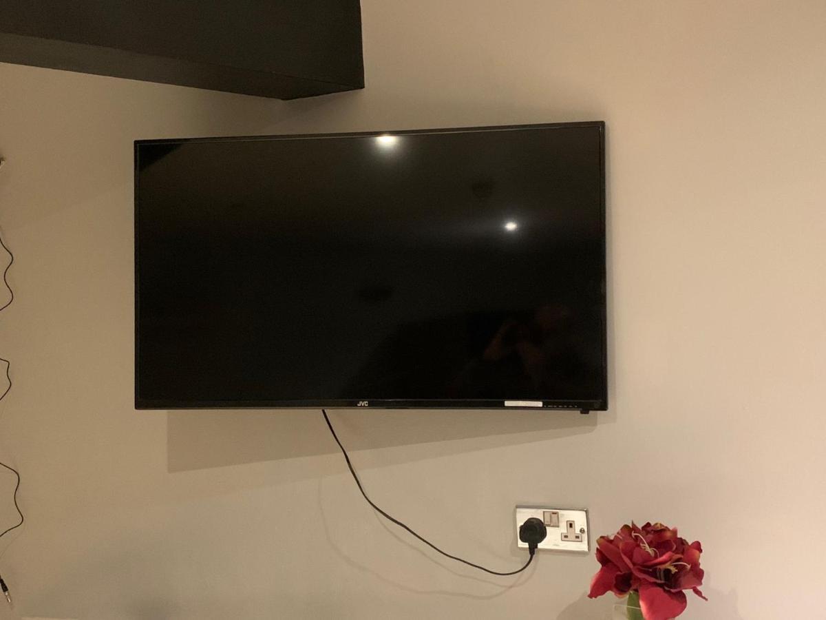 Studio Apartment - Entire Lower Ground Floor - Only 7 Mins Walk Kings Cross St Pancras Station لندن المظهر الخارجي الصورة